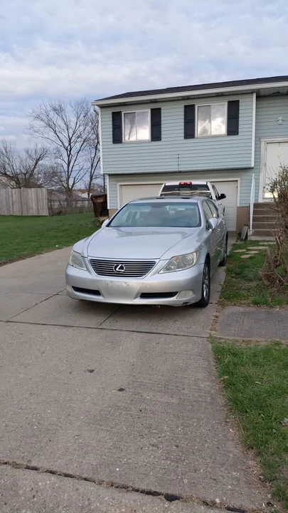 2007 Lexus LS 4th Gen - Image 11 of 19