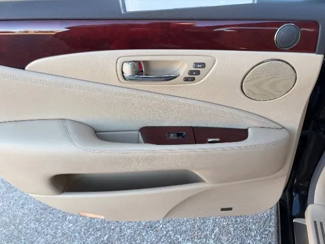 2007 Lexus LS 4th Gen - Image 16 of 17