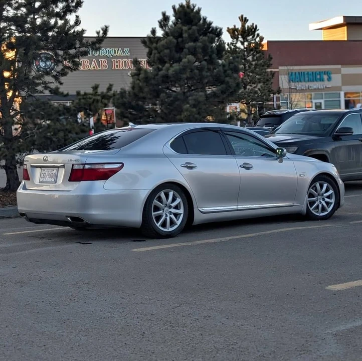 2007 Lexus LS 4th Gen - Image 2 of 19