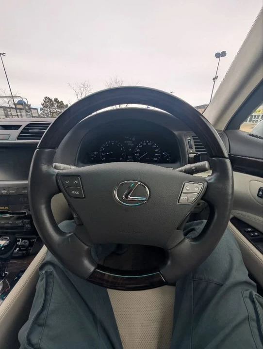 2007 Lexus LS 4th Gen - Image 8 of 19