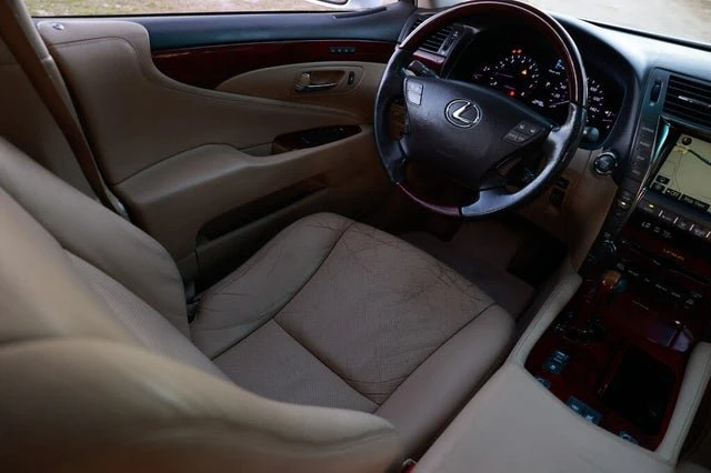 2007 Lexus LS 4th Gen - Image 17 of 18