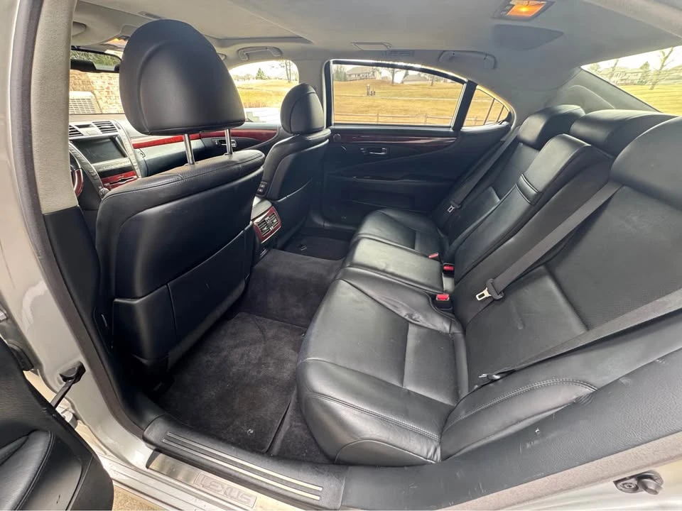 2007 Lexus LS 4th Gen - Image 9 of 12