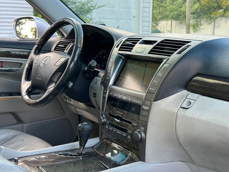 2007 Lexus LS 4th Gen - Image 15 of 20