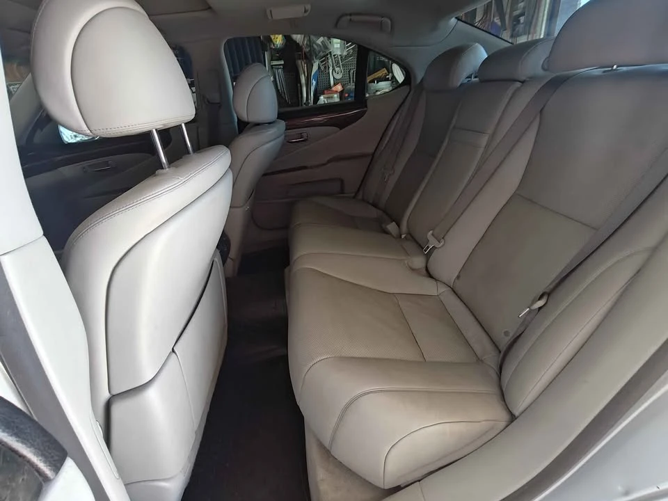 2007 Lexus LS 4th Gen - Image 9 of 12