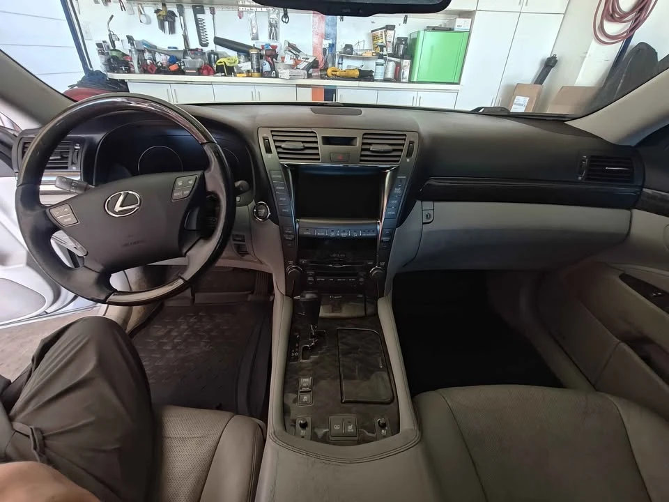 2007 Lexus LS 4th Gen - Image 10 of 12