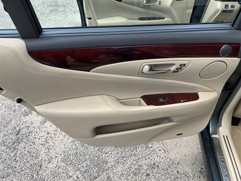 2007 Lexus LS 4th Gen - Image 15 of 15