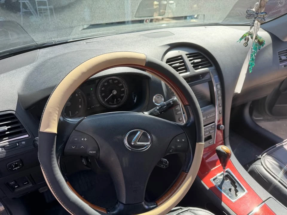 2007 Lexus LS 4th Gen - Image 17 of 19