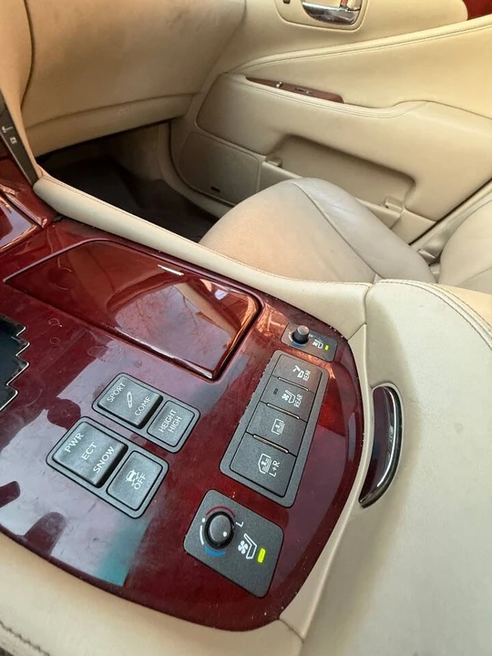 2007 Lexus LS 4th Gen - Image 8 of 12