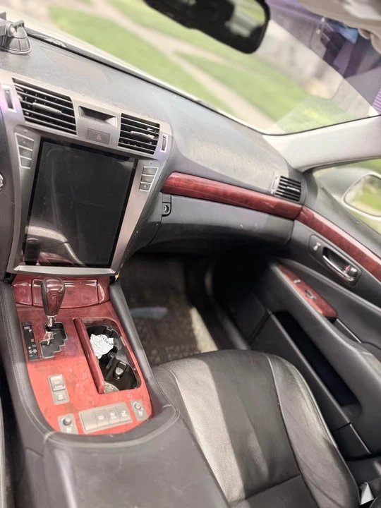 2007 Lexus LS 4th Gen - Image 7 of 7