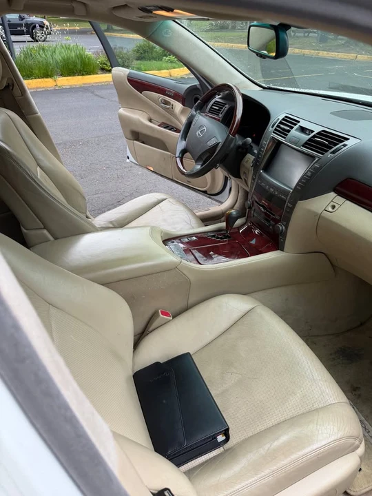 2007 Lexus LS 4th Gen - Image 12 of 14