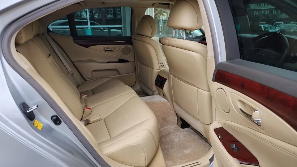 2007 Lexus LS 4th Gen - Image 9 of 18