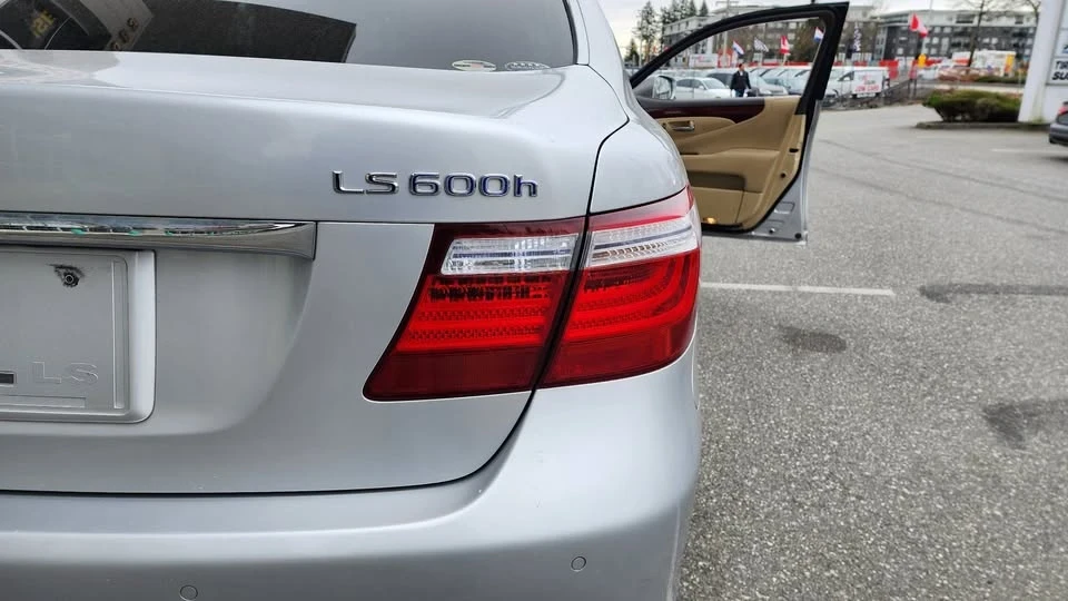 2007 Lexus LS 4th Gen - Image 12 of 18