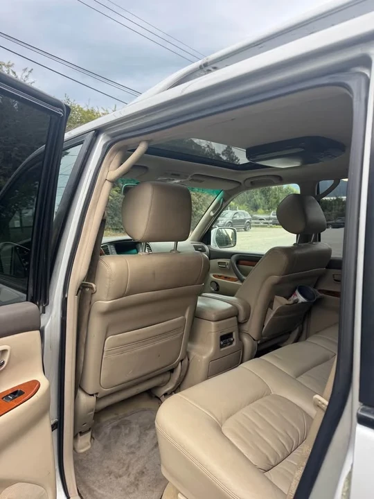 2007 Lexus LX 2nd Gen - Image 10 of 11