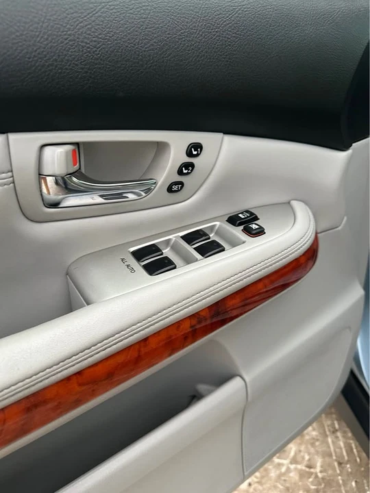 2007 Lexus RX 2nd Gen - Image 12 of 15