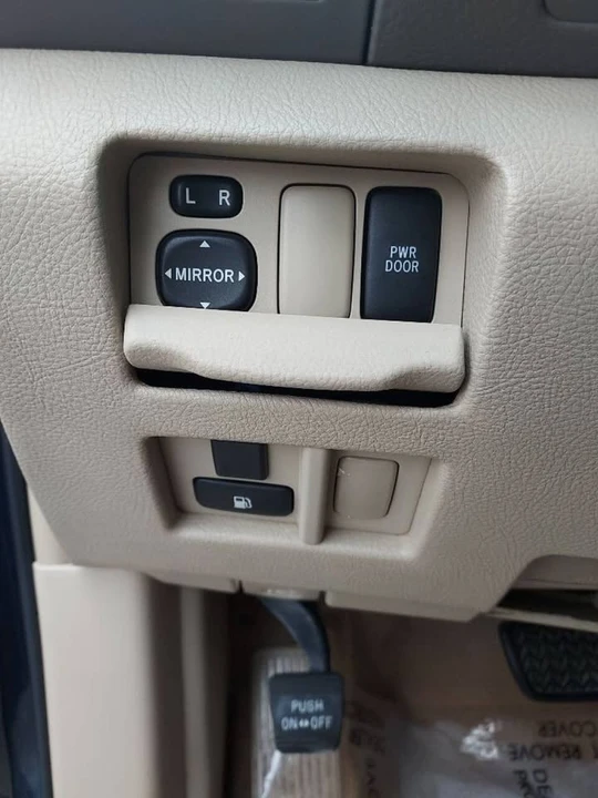 2007 Lexus RX 2nd Gen - Image 13 of 20