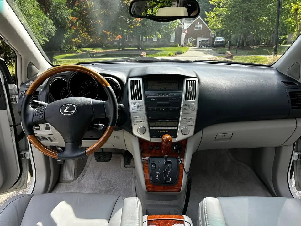 2007 Lexus RX 2nd Gen - Image 10 of 11