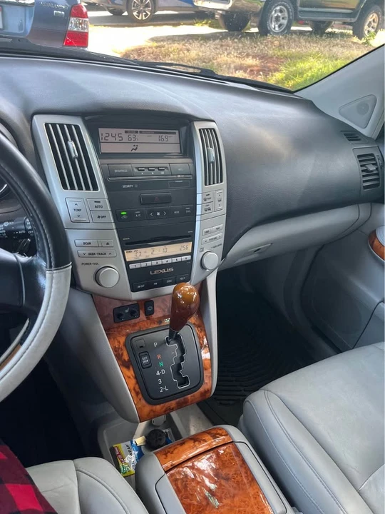 2007 Lexus RX 2nd Gen - Image 11 of 17