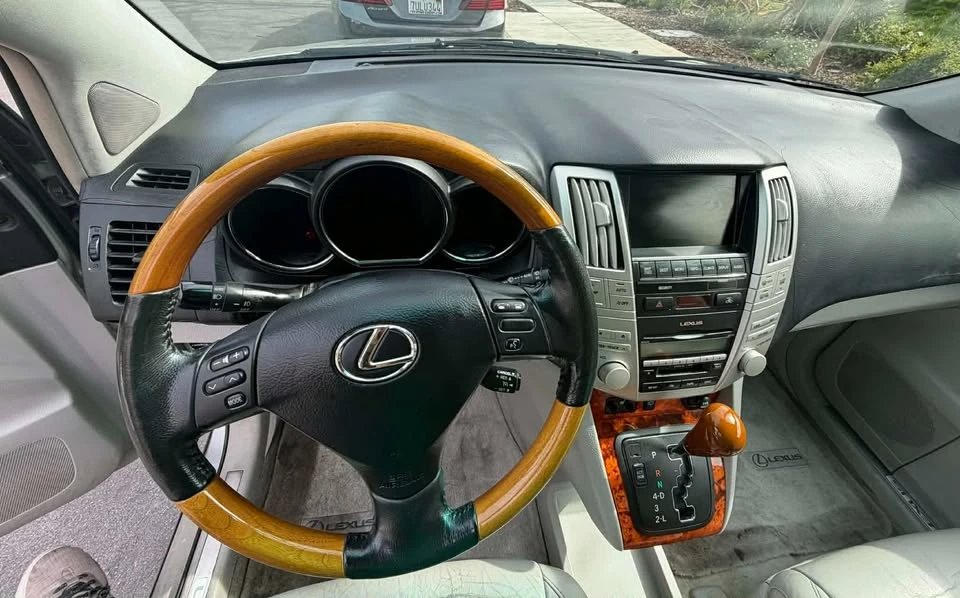 2007 Lexus RX 2nd Gen - Image 11 of 15