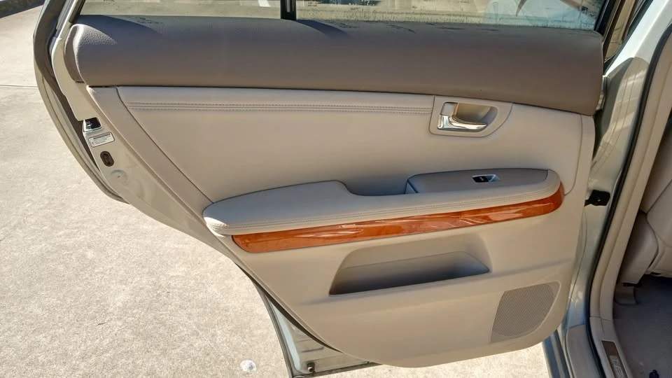 2007 Lexus RX 2nd Gen - Image 11 of 19
