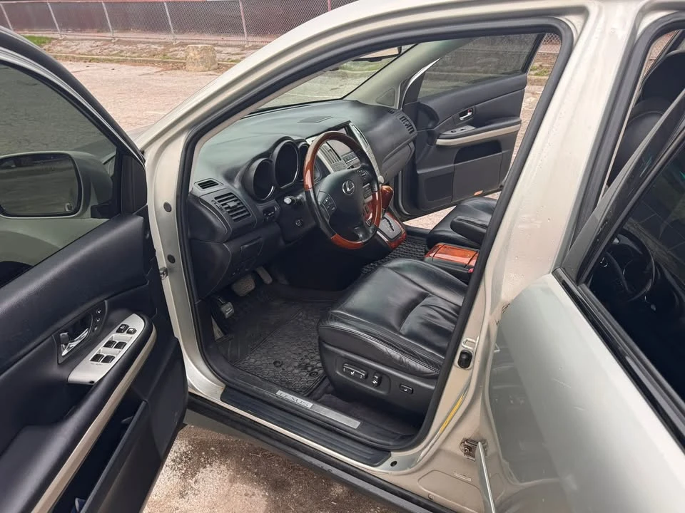 2007 Lexus RX 2nd Gen - Image 9 of 10