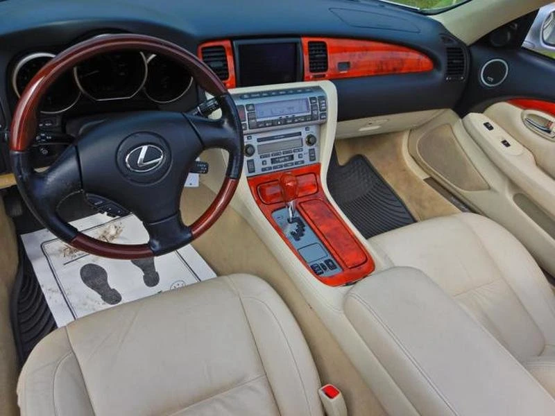 2007 Lexus SC430 - Image 10 of 20