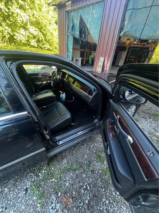 2007 Lincoln Continental - Image 2 of 10