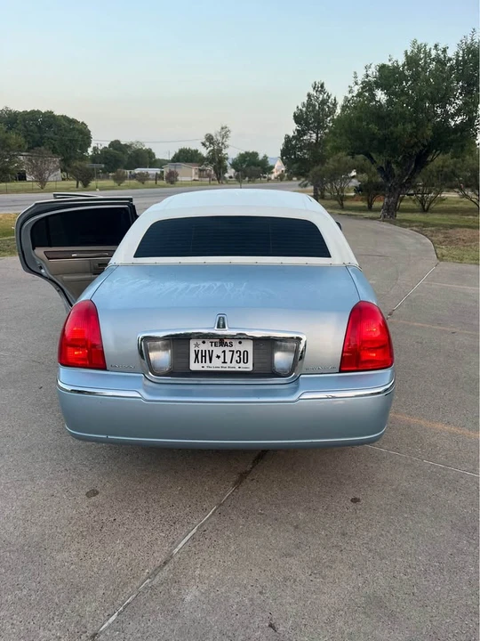 2007 Lincoln Continental - Image 8 of 9