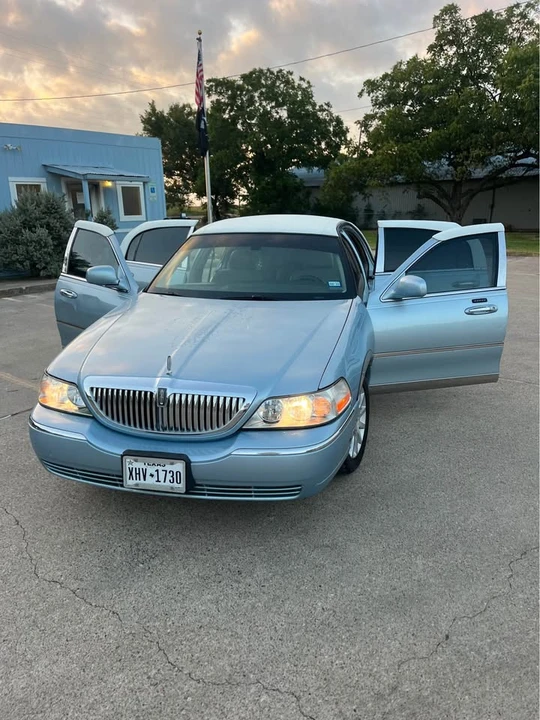 2007 Lincoln Continental - Image 2 of 9