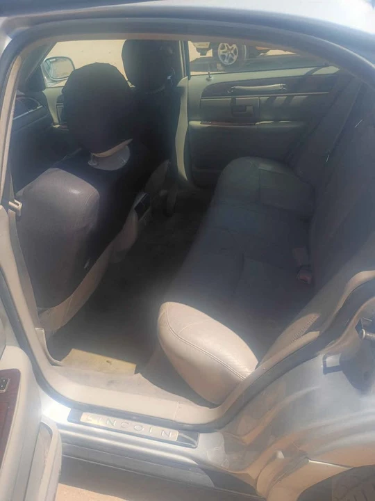 2007 Lincoln Continental - Image 7 of 8