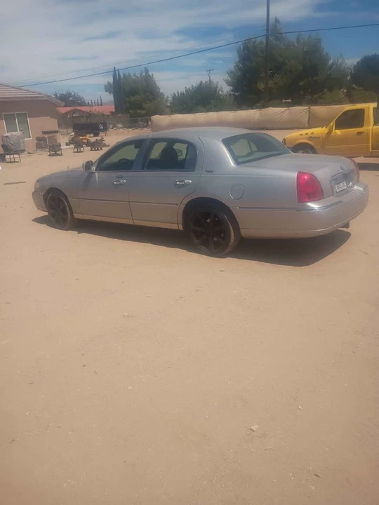 2007 Lincoln Continental - Image 3 of 8