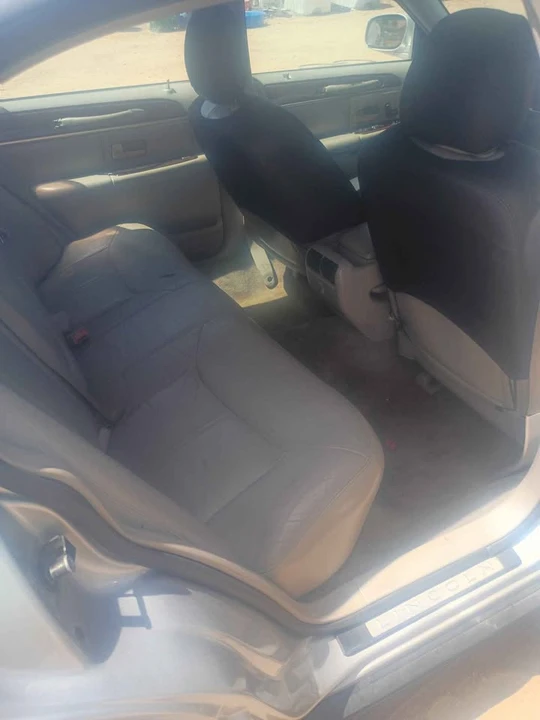 2007 Lincoln Continental - Image 4 of 8