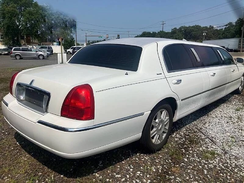 2007 Lincoln Town Car - Image 8 of 24