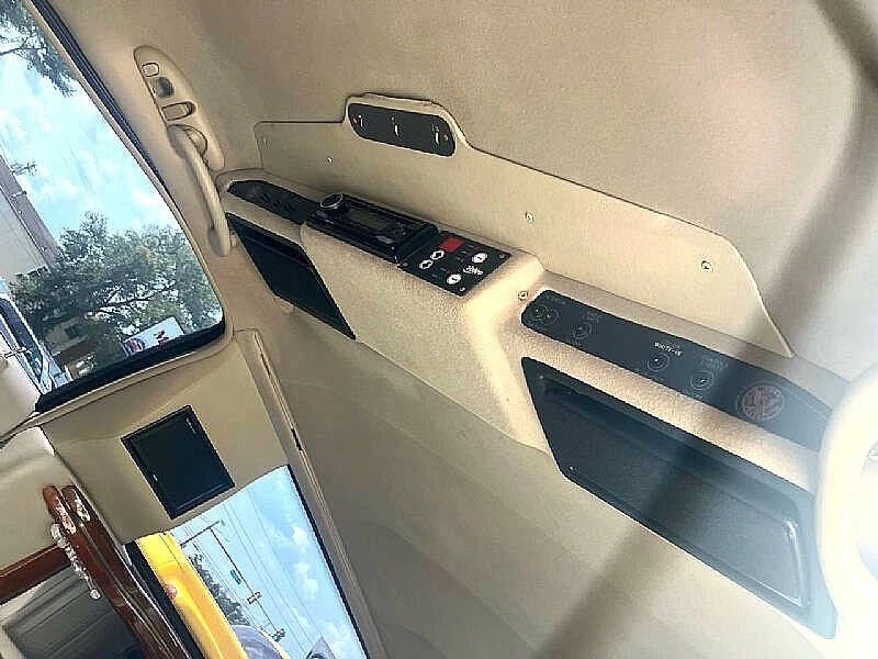 2007 Lincoln Town Car - Image 15 of 24