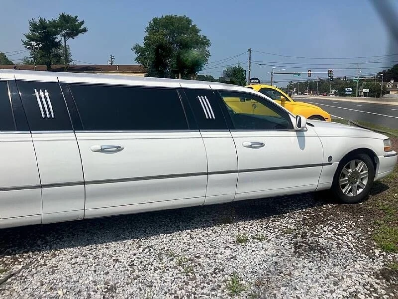 2007 Lincoln Town Car - Image 5 of 24