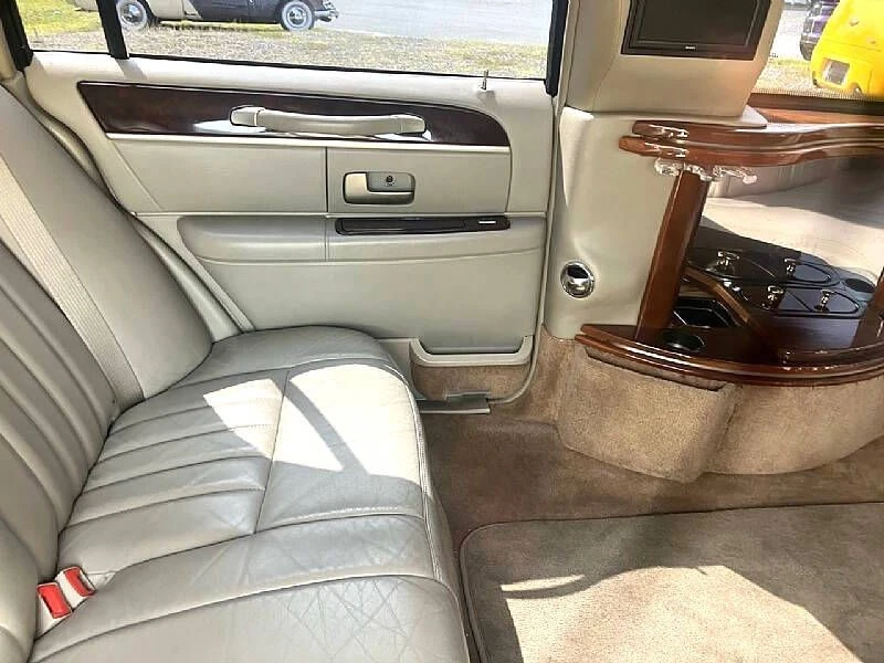 2007 Lincoln Town Car - Image 13 of 24