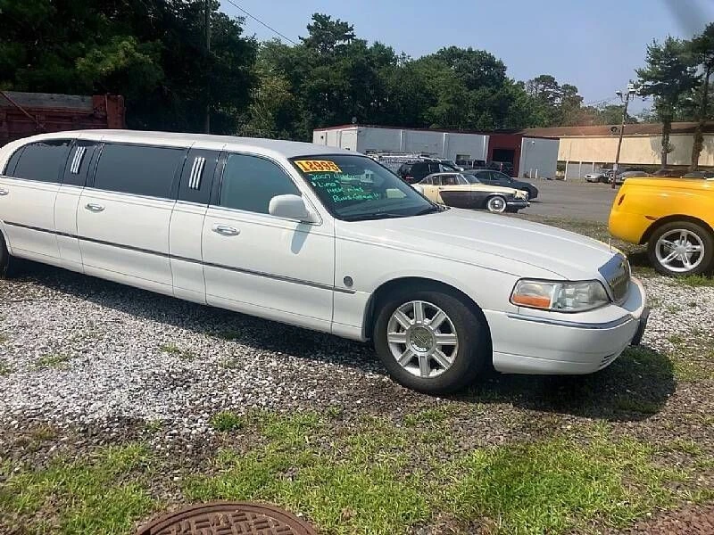 2007 Lincoln Town Car - Image 3 of 24