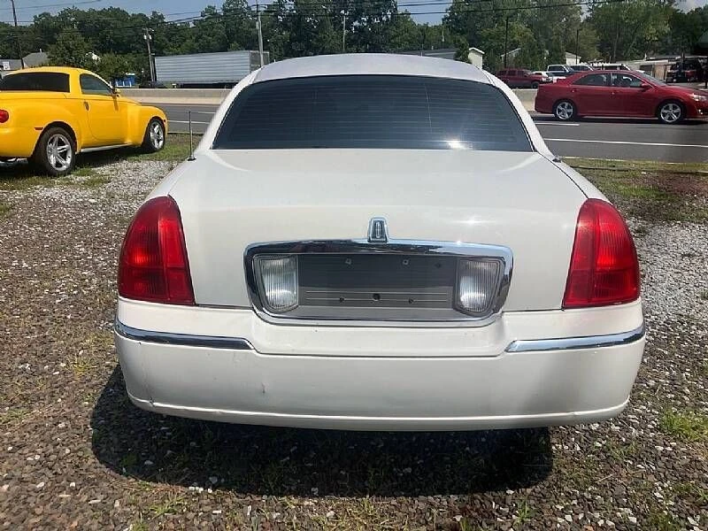 2007 Lincoln Town Car - Image 7 of 24