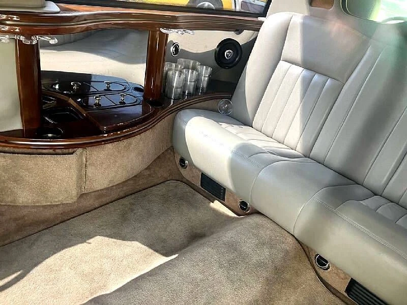2007 Lincoln Town Car - Image 10 of 24