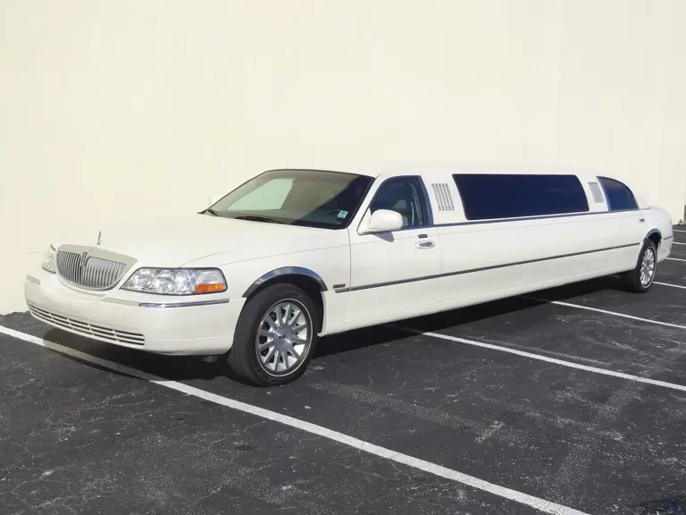 2007 Lincoln Town Car - Image 2 of 2