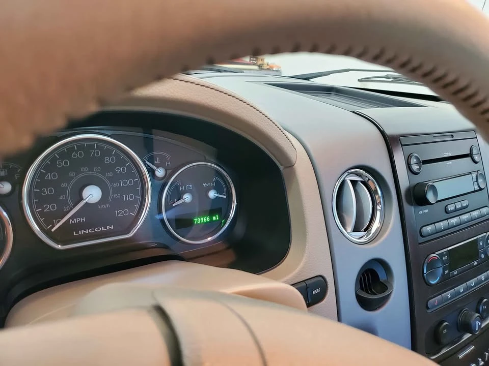 2007 Lincoln Mark LT - Image 2 of 4