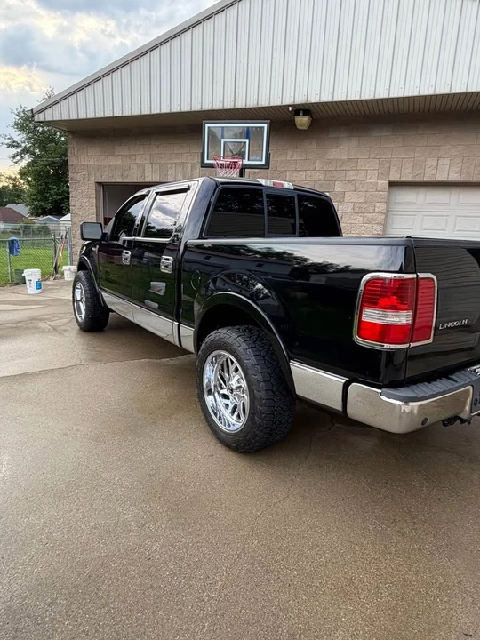 2007 Lincoln Mark LT - Image 3 of 11