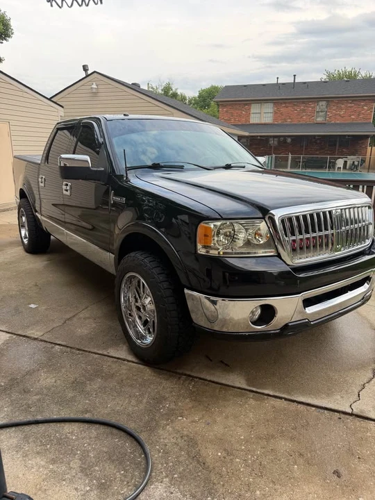 2007 Lincoln Mark LT - Image 2 of 11
