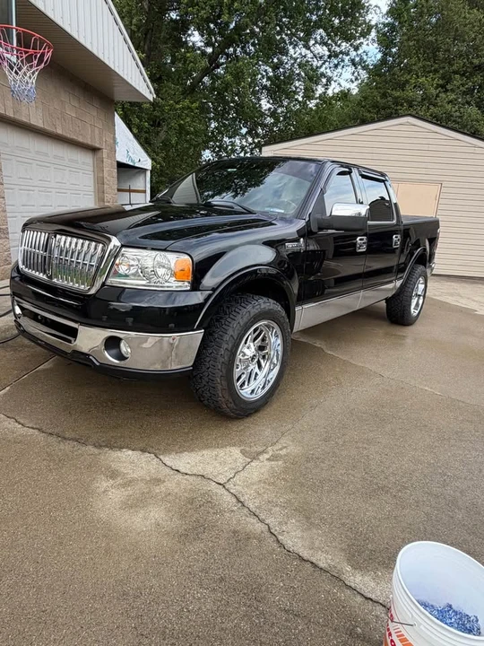 2007 Lincoln Mark LT - Image 4 of 11
