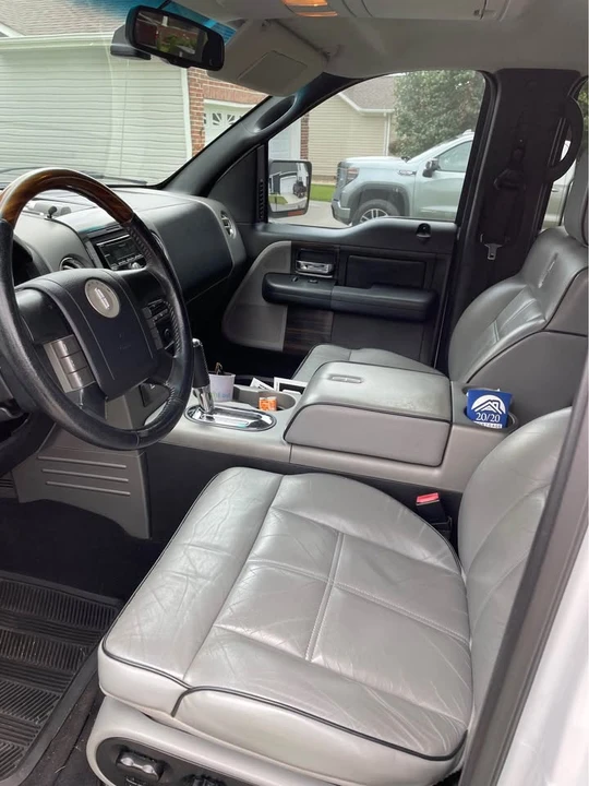 2007 Lincoln Mark LT - Image 2 of 3