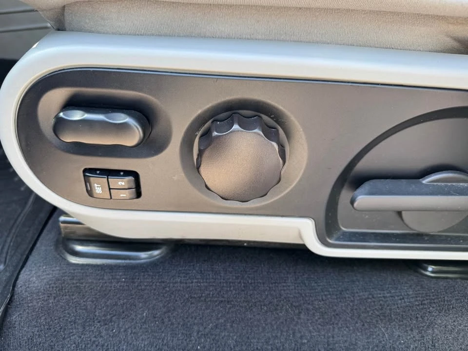 2007 Lincoln Mark LT - Image 10 of 20