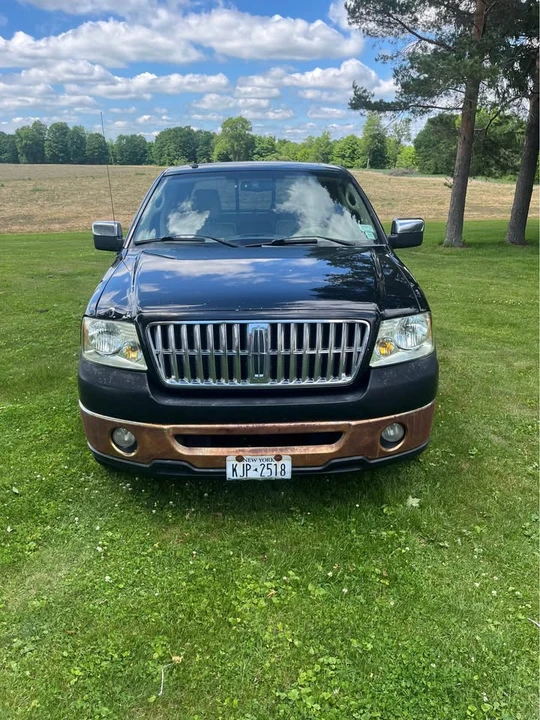 2007 Lincoln Mark LT - Image 2 of 12