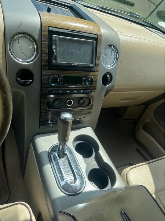 2007 Lincoln Mark LT - Image 9 of 12