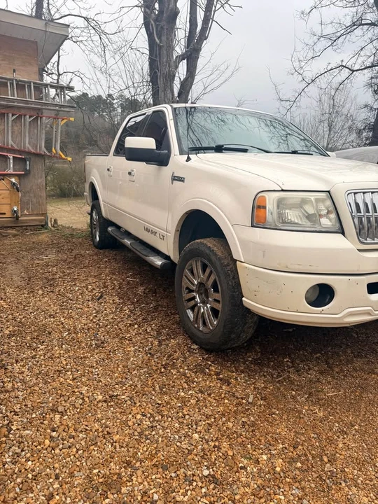 2007 Lincoln Mark LT - Image 2 of 15