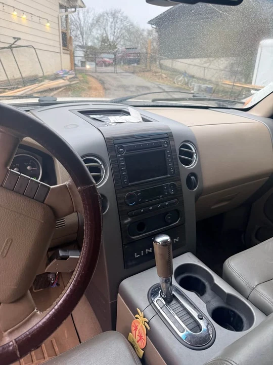 2007 Lincoln Mark LT - Image 9 of 15
