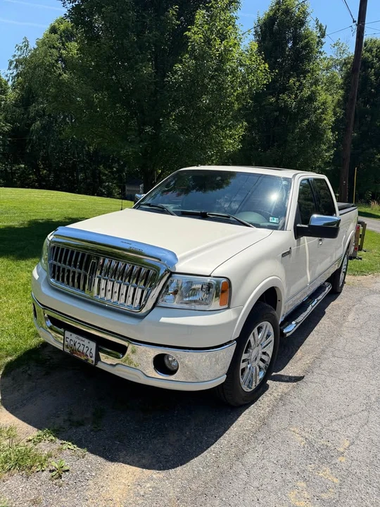 2007 Lincoln Mark LT - Image 2 of 13